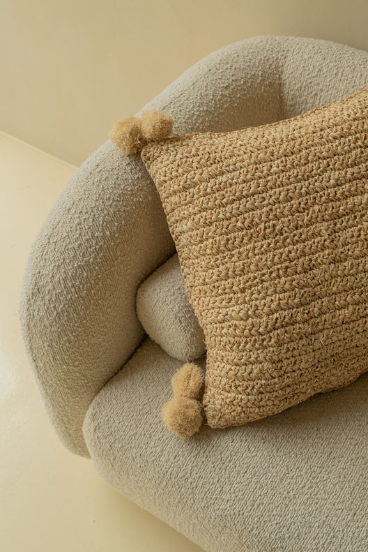 Наволочка плетеная из рафии с помпонами / Bohemian Lovers