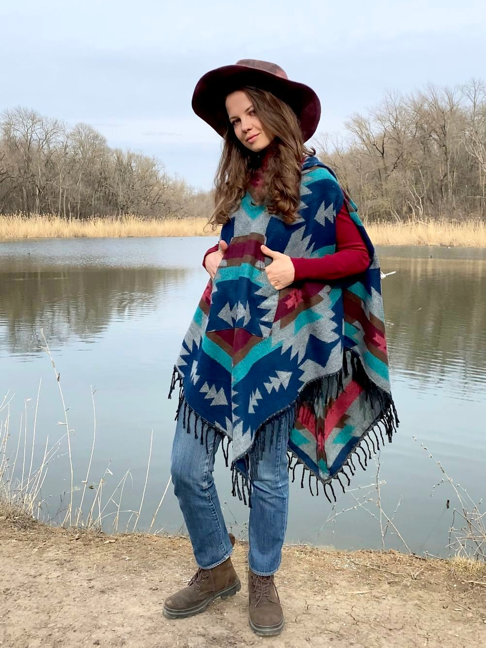 Пончо женское шерстяное с орнаментом
