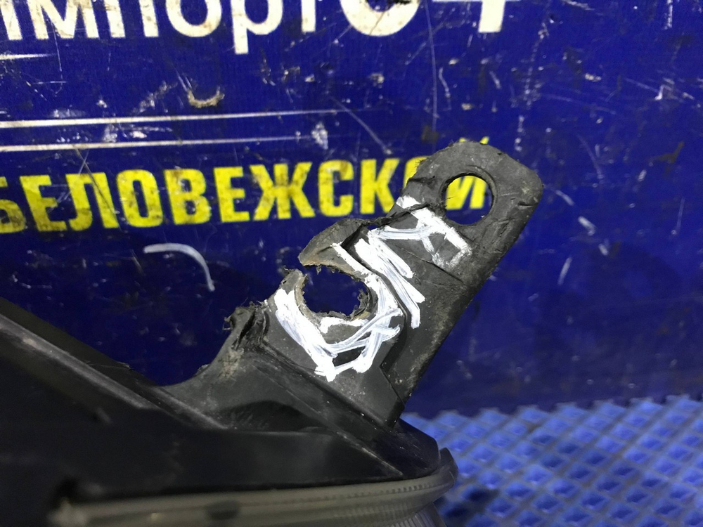 Фара передняя правая MITSUBISHI COLT 2003