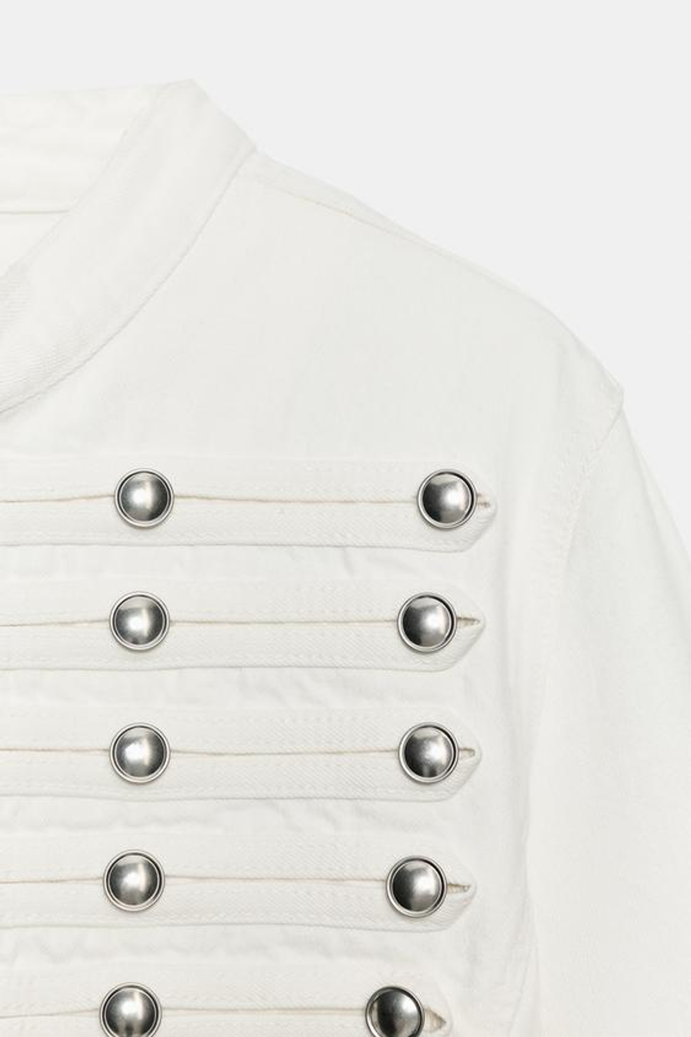 ZARA ПРИТАЛЕННАЯ ДЖИНСОВАЯ КУРТКА TRF НА ПУГОВИЦАХ, ЖЕЛТОВАТО-БЕЛЫЙ