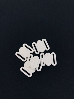 Застежка пластик овал белая 10 мм