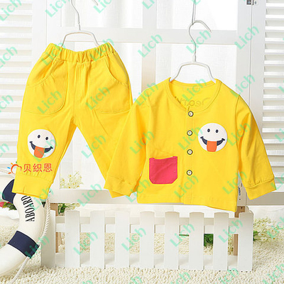 Костюм из толстовки и брюк с изображениями смайлов