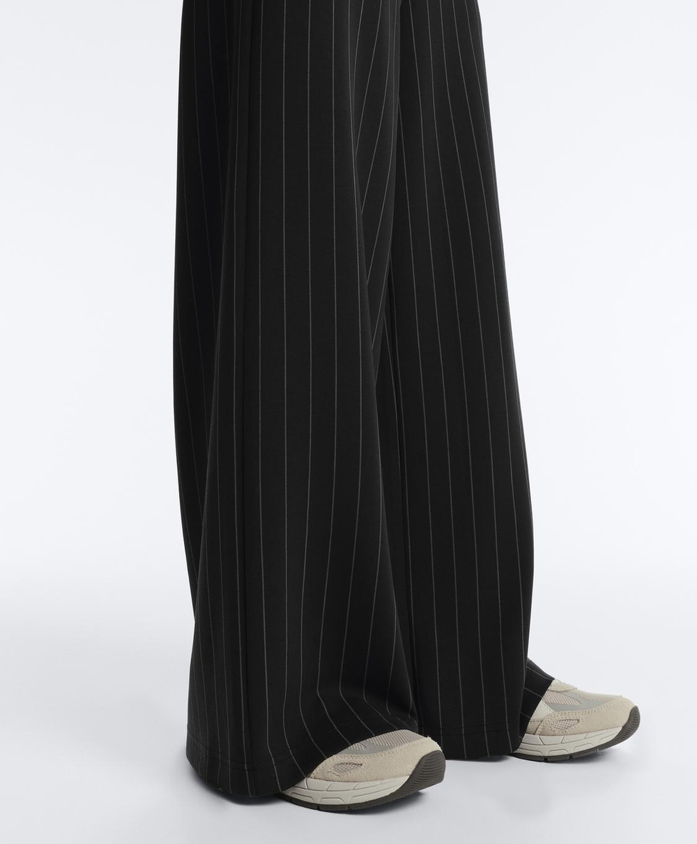 OYSHO Брюки в тонкую полоску с широкими штанинами и модалом, черный
