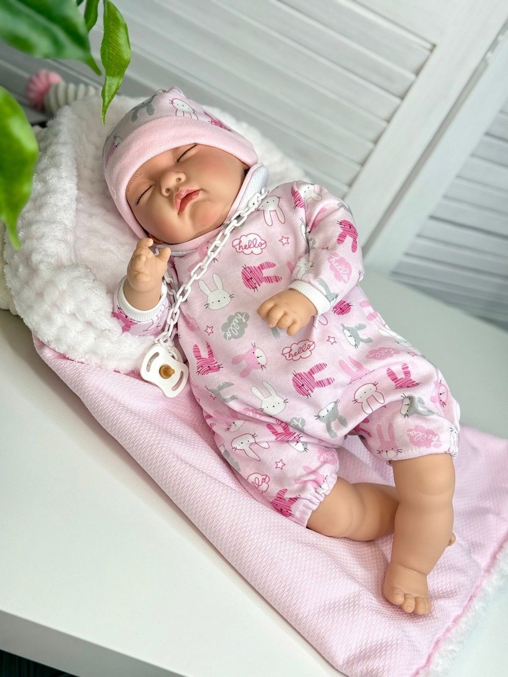 Кукла Nines 45см MI BEBITO с пледом в пакете (N7040K1)