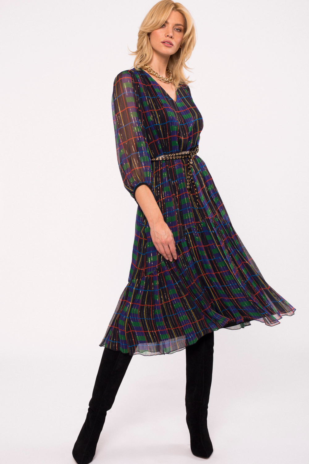 Шелковое платье с золотой нитью