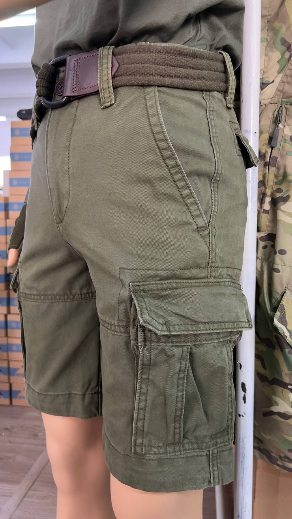 Шорты-карго олива с ремнём