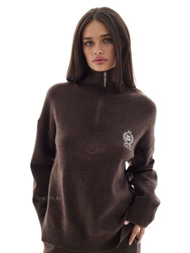 Вязаный костюм с вышивкой в цвете шоколад