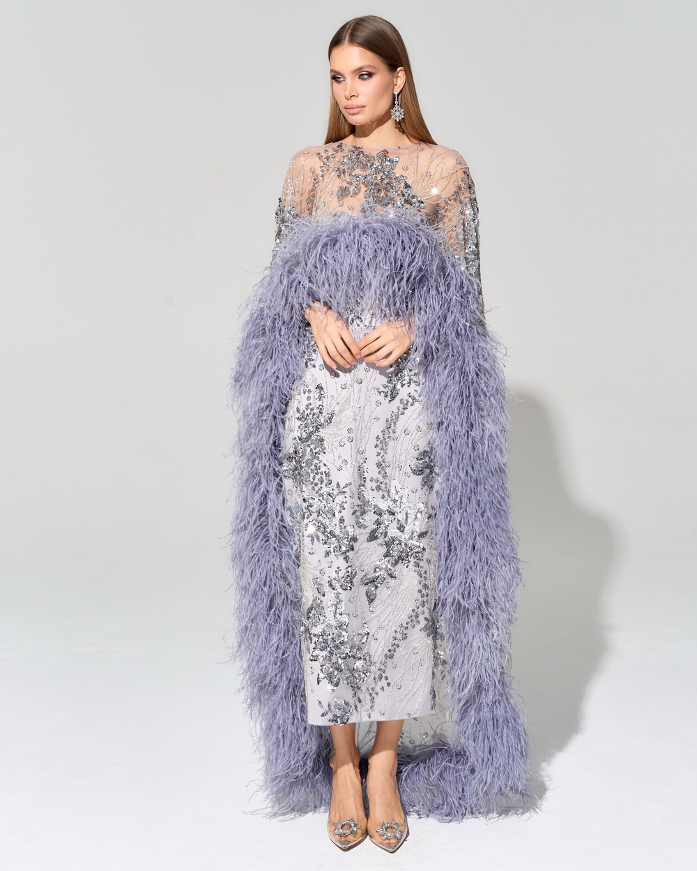 Кейп Gray Moon с отделкой премиальными перьями страуса