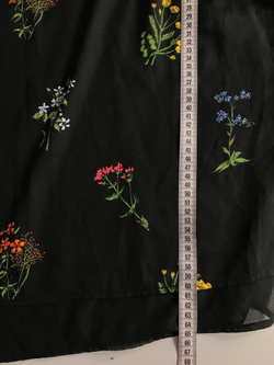 Блузка в яркие, контрастные цветы, словно гербарий на ткани 46 размер