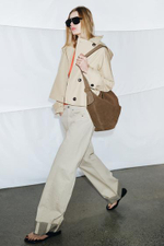 КОРОТКИЙ ВОДОНЕПРОНИЦАЕМЫЙ ТРЕНЧКОТ ZW COLLECTION - ZARA
