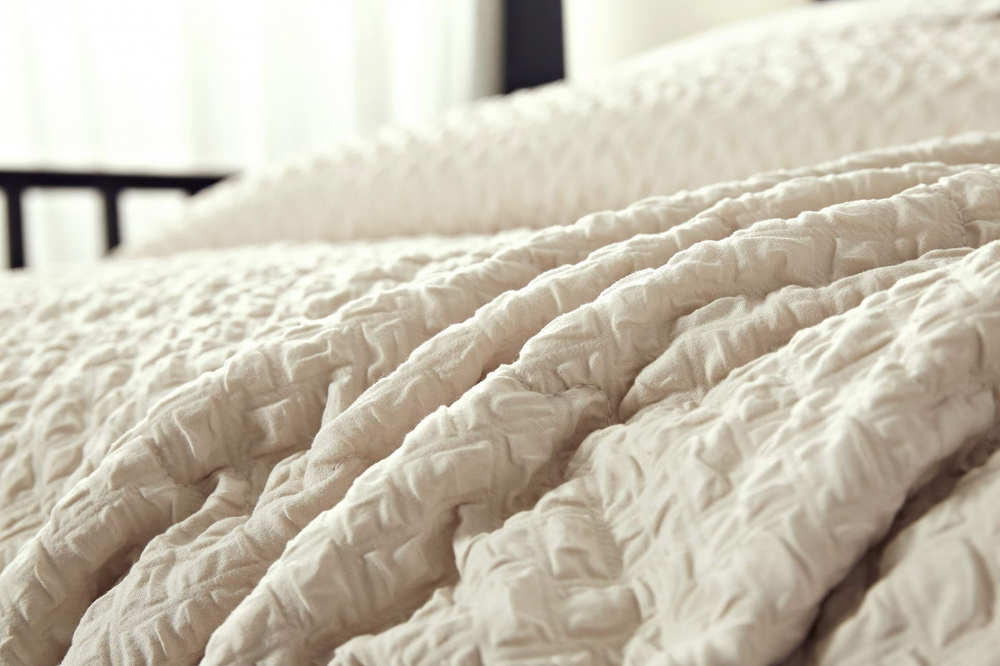 Покрывало 230х250 и 2 наволочки 50х70 Sofi De MarkO Ирма молоко