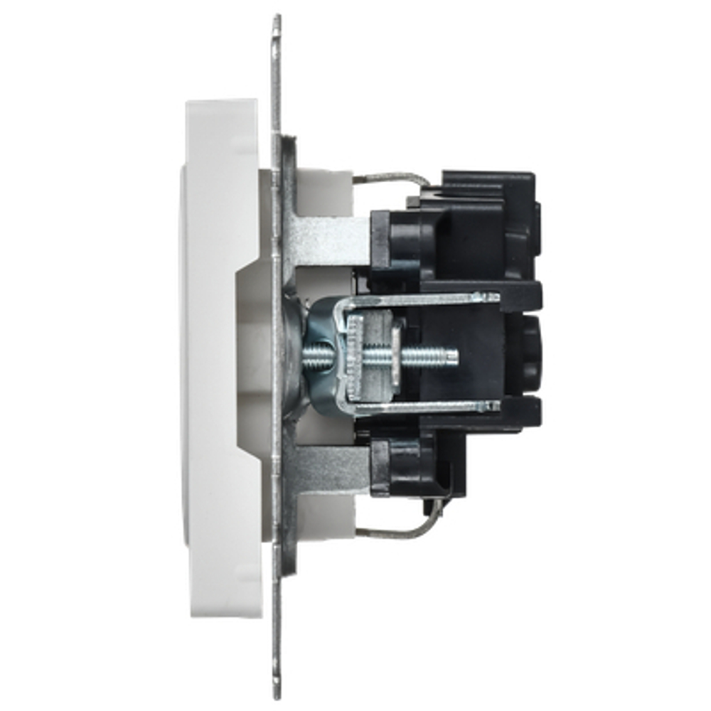 BRITE Розетка 1-местная с заземлением с защитными шторками 16А РС14-1-0-БрАБ арктический белый IEK