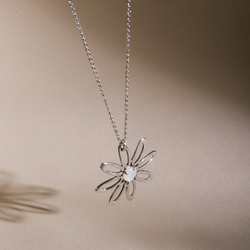 Колье ORI TAO, Bloom, цветок с перламутром, OT25.2-15-31947 (серебристый)