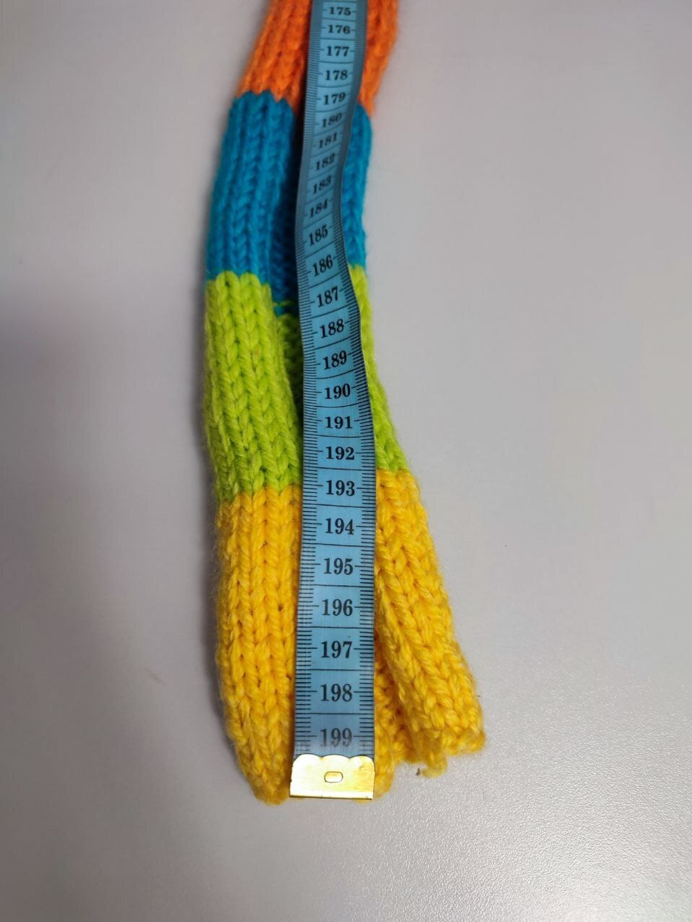 Шарф яркой расцветки