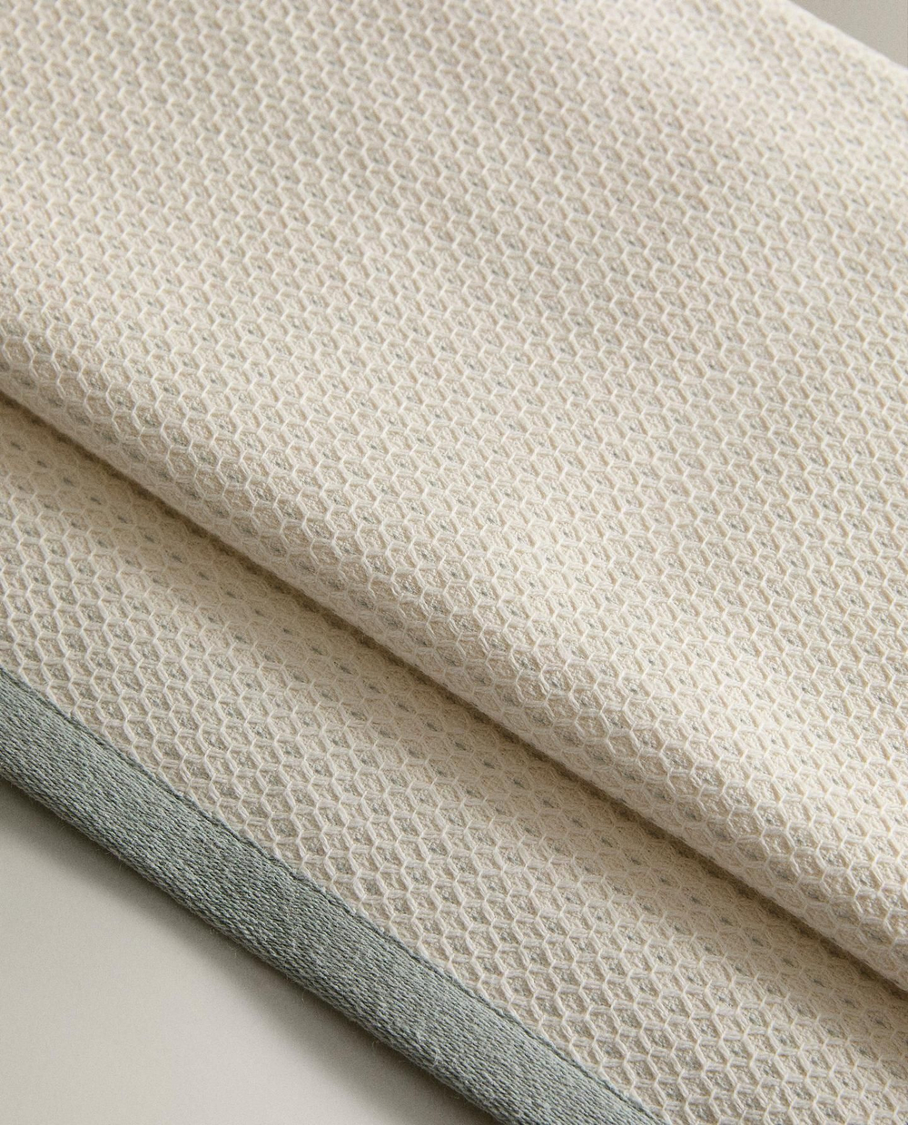 Zara Home - Банное полотенце с текстурой и строчкой, синий, 90х150 см