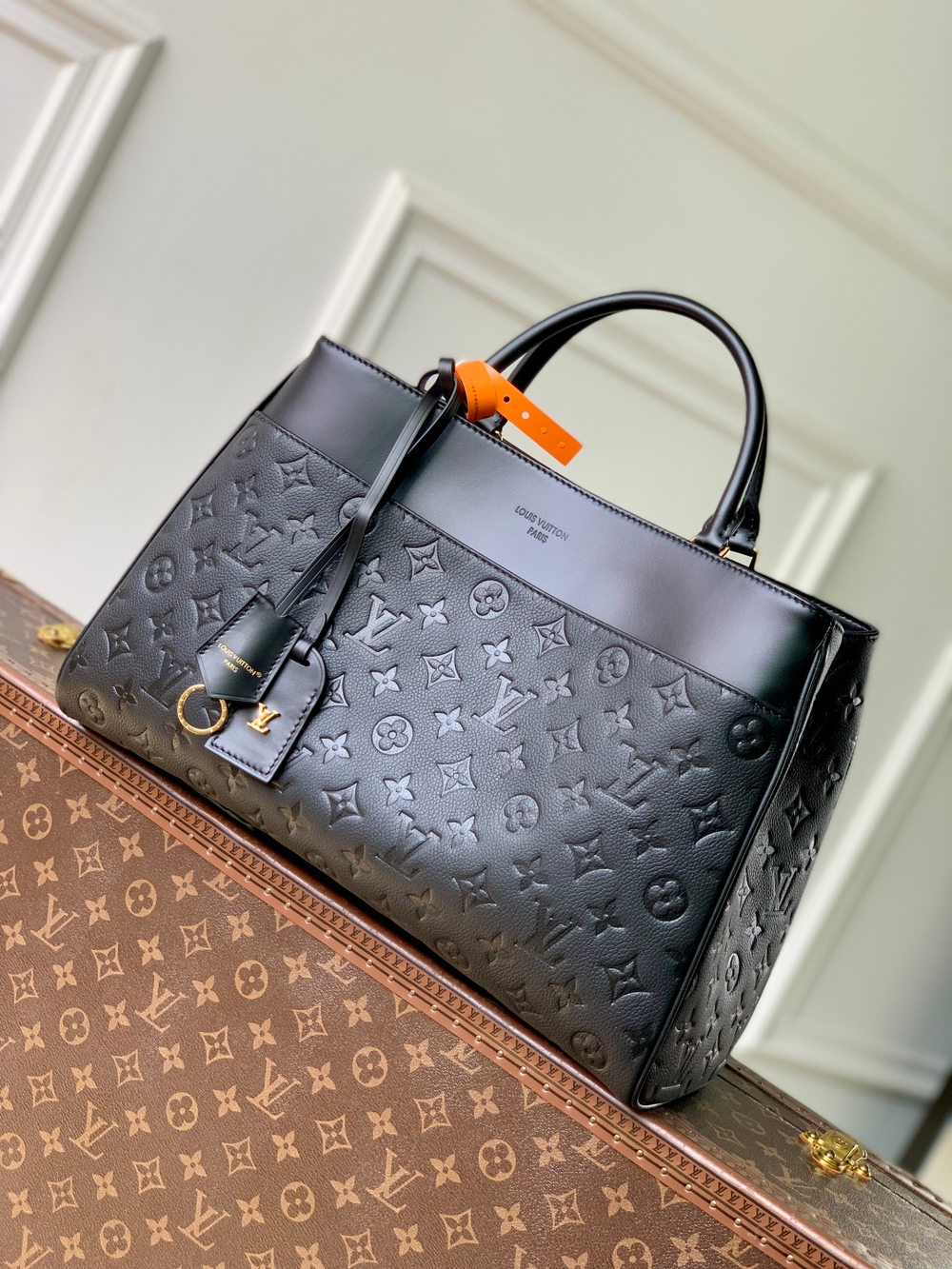 Louis Vuitton Avenue MM
