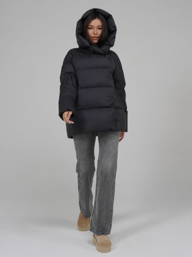 Черный пуховик с объёмным капюшоном