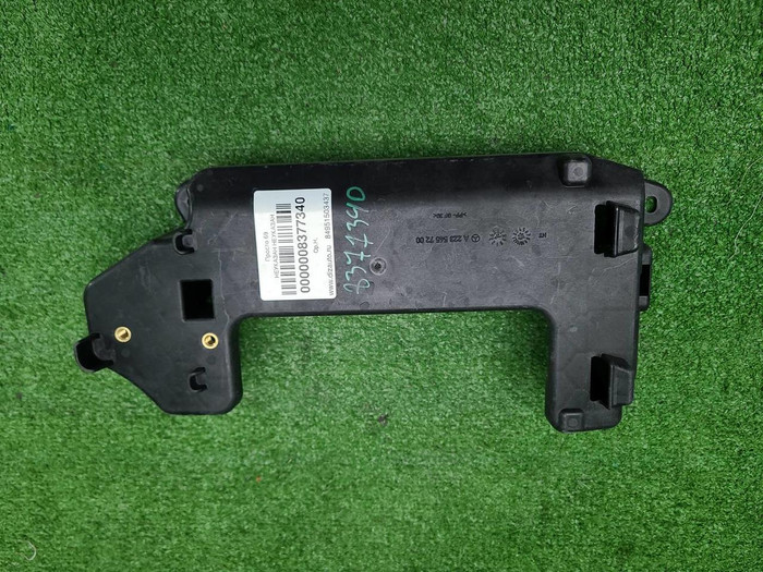 Кронштейн блока предохран. Mercedes S W223 (20-нв)