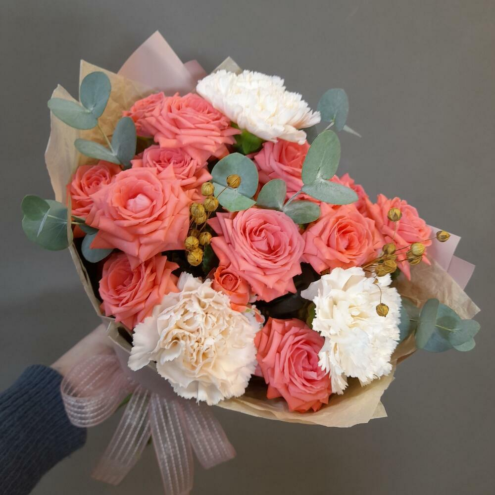 Авторский букет "Коралловый рассвет"