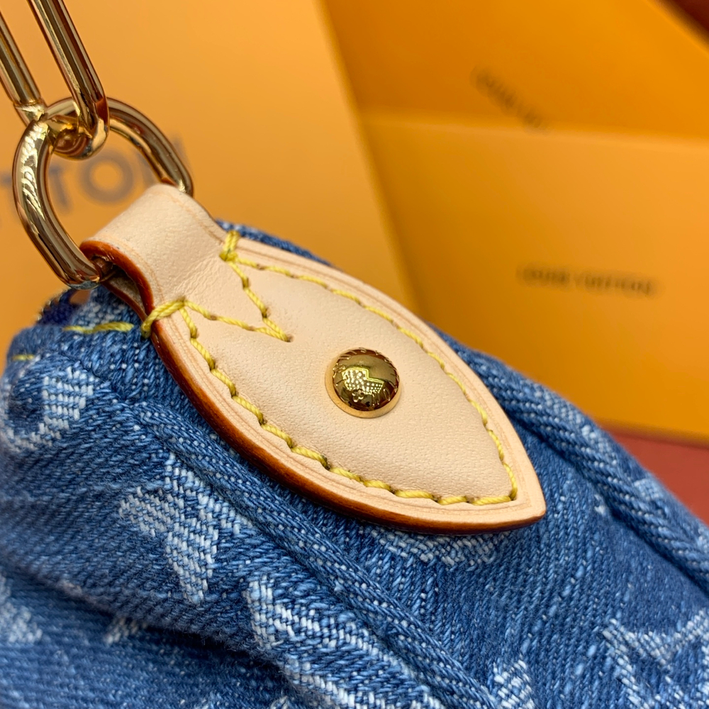 Louis Vuitton Pochette Valley