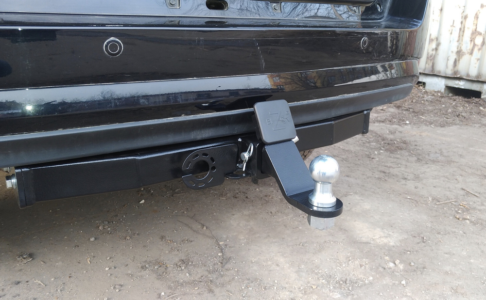 Фаркоп Бизон на Toyota Fortuner FA 0250-E(N) (с 2017 г.в.(c накладкой из нержавеющей стали)) (паспорт и сертификат в комплекте)(без электрики)