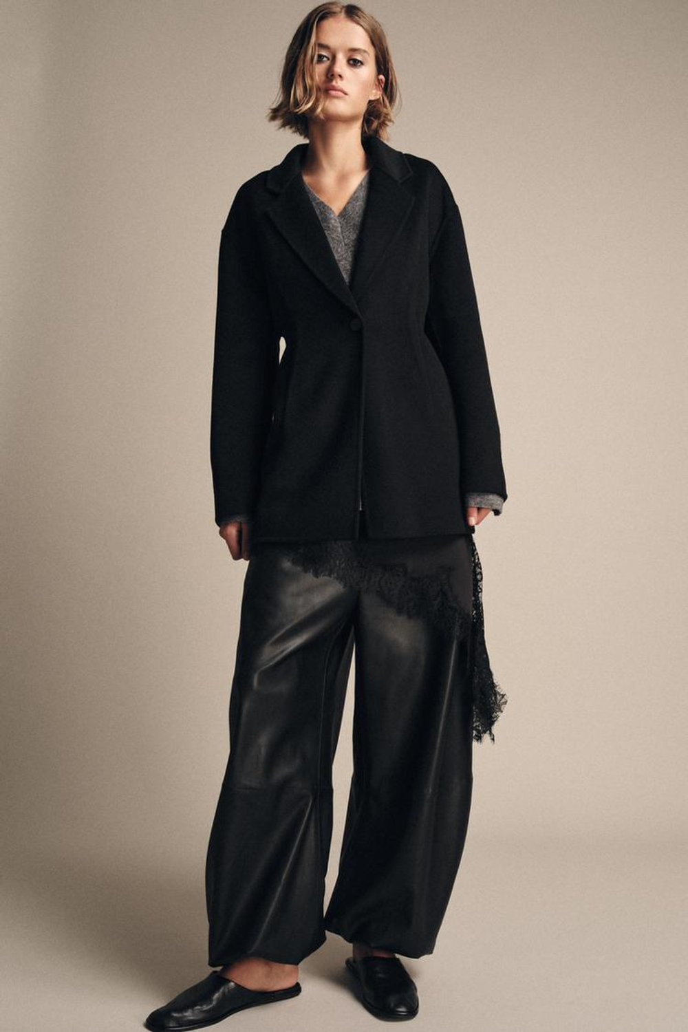 ZARA ПРИТАЛЕННЫЙ БЛЕЙЗЕР ИЗ ШЕРСТИ — ZW COLLECTION, ЧЕРНЫЙ