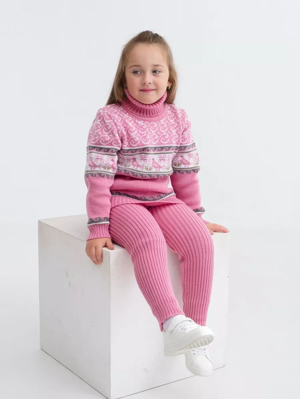 Свитер вязаный с горлом