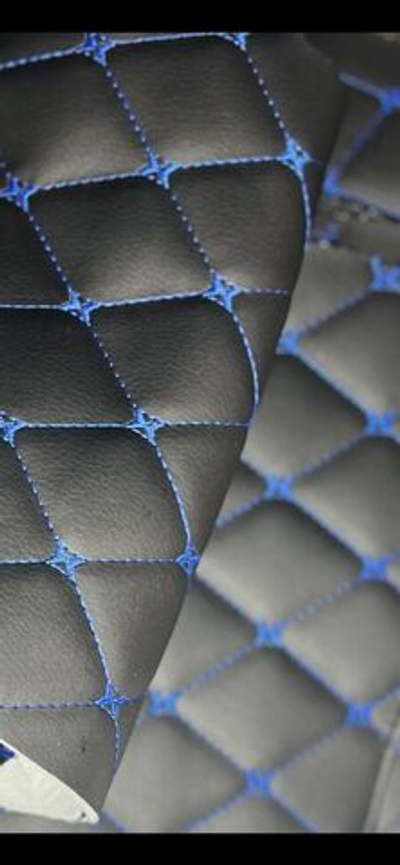 Стёганая чёрная экокожа на поролоне 3 мм. со спанбондом (синяя нить Бабочка) 140см. х 100 см.