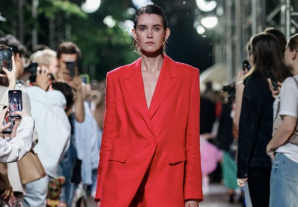 МОДНЫЙ ПОКАЗ НА ПАТРИАРШИХ ПРУДАХ