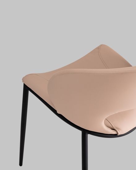 Стул Brown экокожа светло-бежевая, ножки черный металл