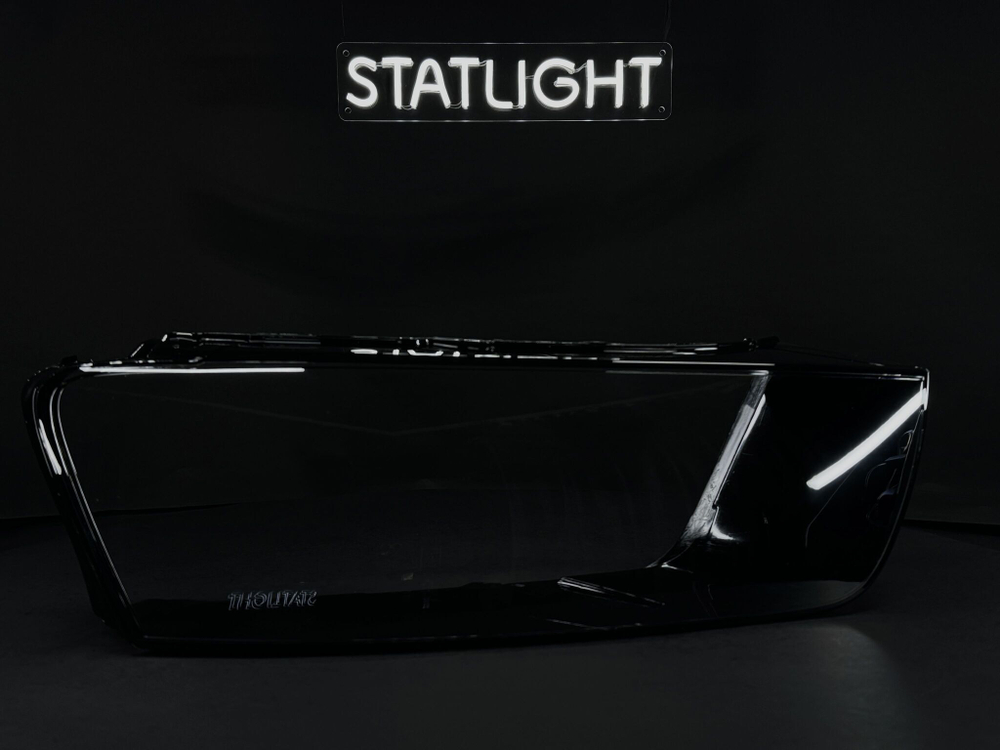 Правое стекло фары AUDI Q3 2016-2018