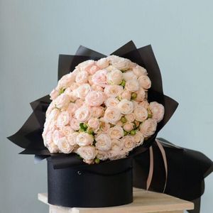 Букет из кустовых роз