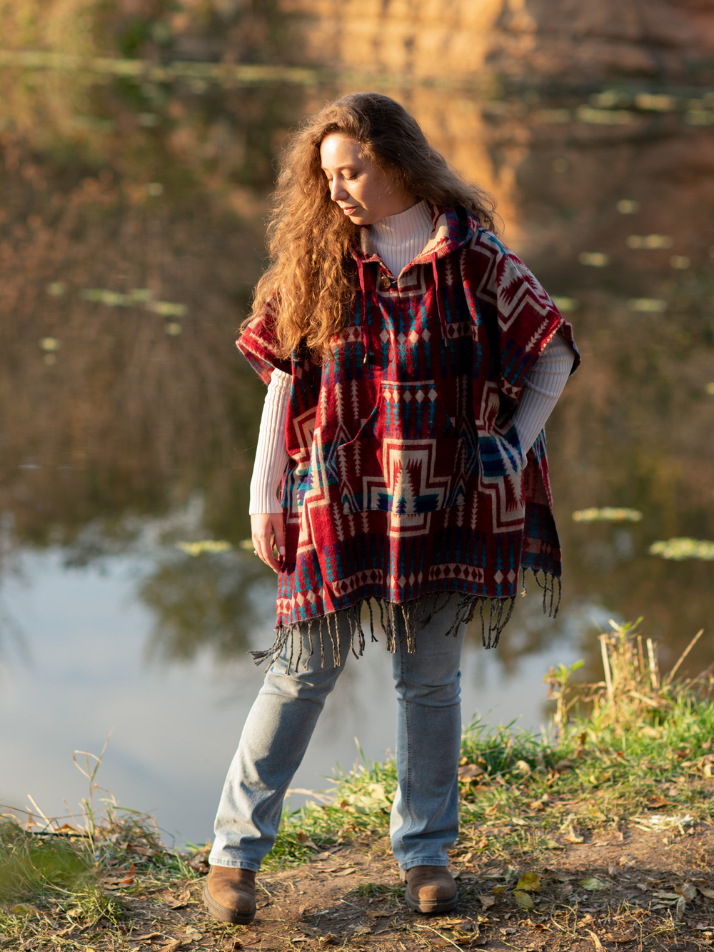 Пончо шерстяное с орнаментом