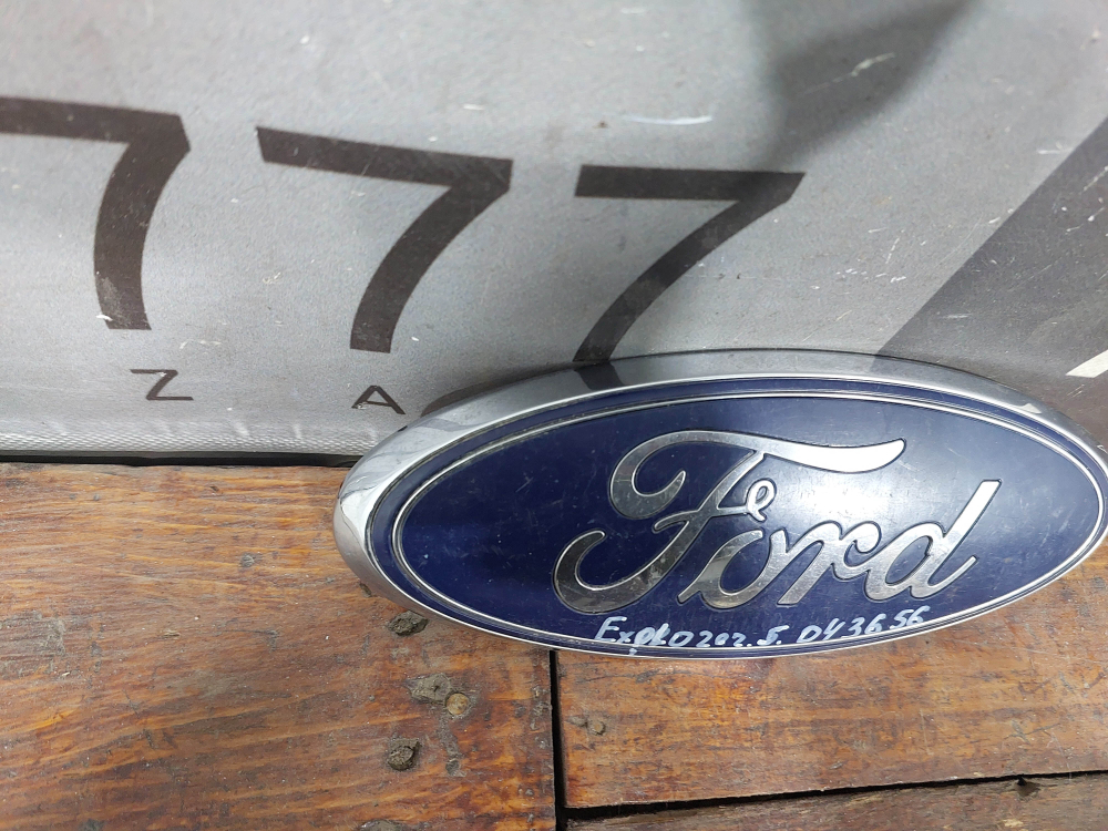 Эмблема решетки радиатора Ford Explorer 5 15-19 Б/У Оригинал FB5Z8213A