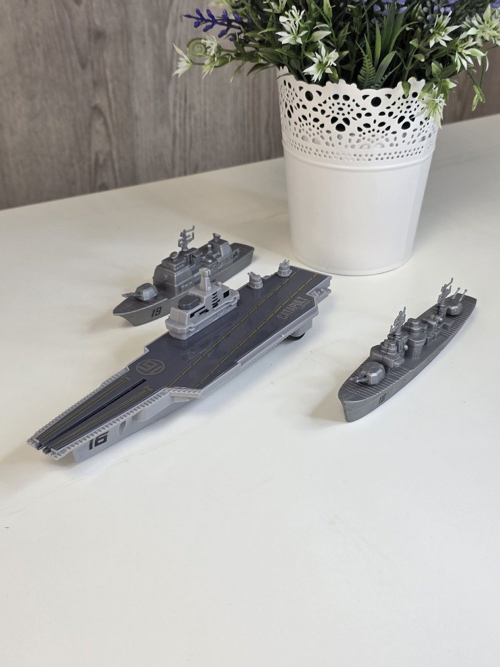 Игрушка Авианосец с самолетами в комплекте размер 29х21х7см (200636207)