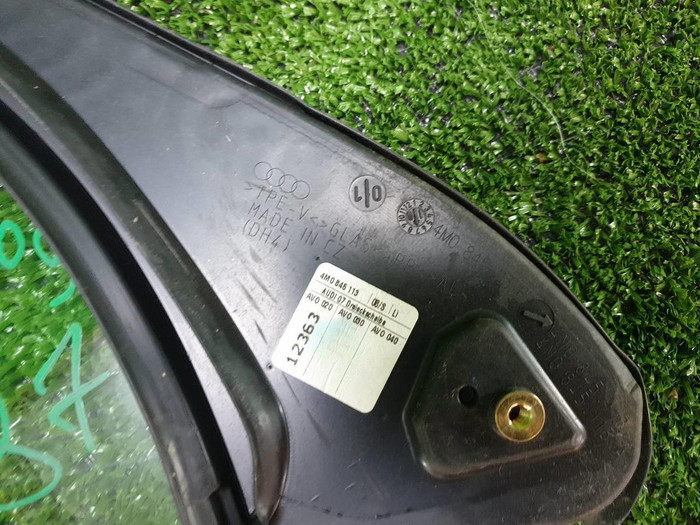 Форточка двери передняя левая Audi Q7 2 (2015-н.в.)