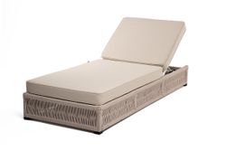 "Ривьера" шезлонг плетеный из роупа, каркас алюминий белый муар, роуп бежевый круглый, ткань бежевая 15052