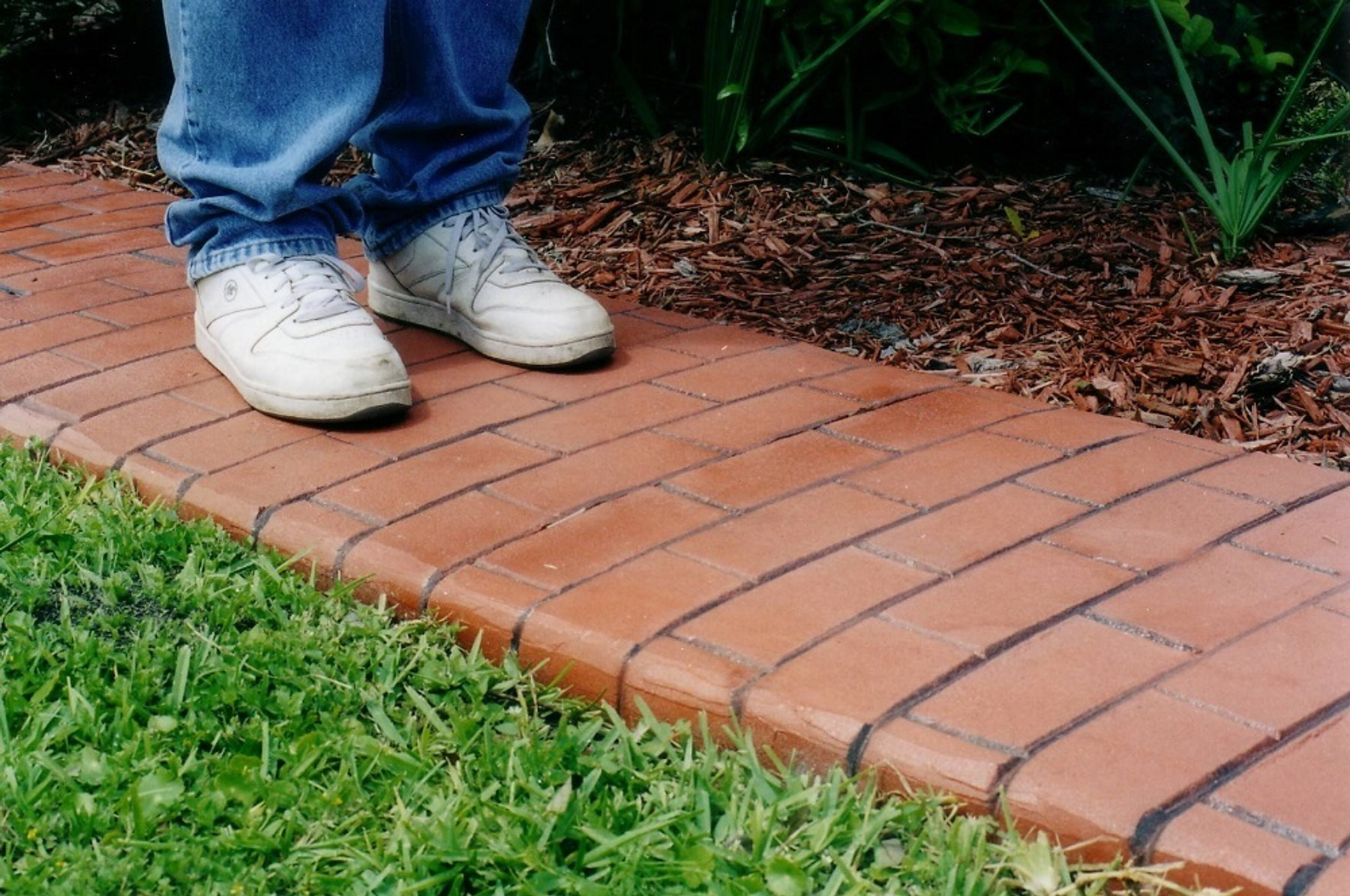 Варианты использования тротуарной плитки на даче