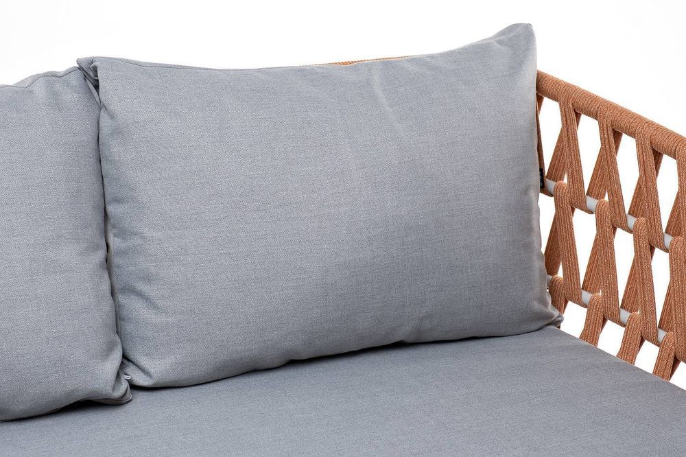 "Диего" диван 2-местный плетеный из роупа, каркас алюминий светло-серый (RAL7035) муар, роуп оранжевый меланж круглый, ткань светло-серая