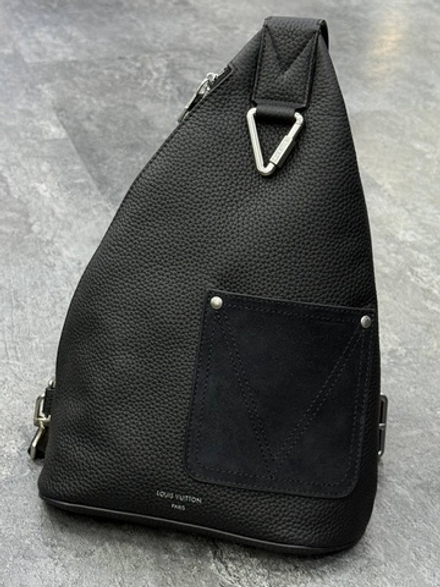 Сумка-слинг Louis Vuitton Delta