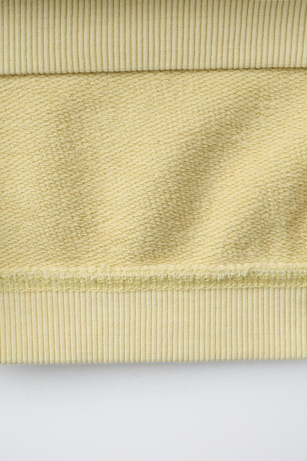 ZARA КОМПЛЕКТ ИЗ ТОЛСТОВКИ И БРЮК WIDE LEG С НАШИВКОЙ, ЖЕЛТЫЙ