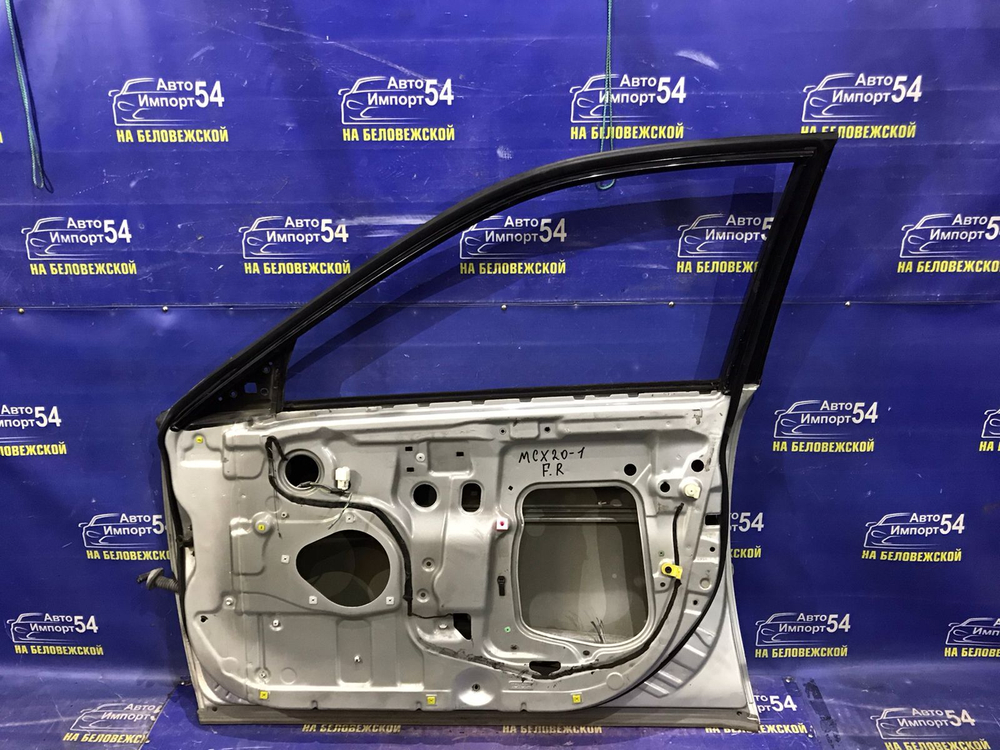 Дверь передняя правая TOYOTA PRONARD 2000
