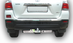 Фаркоп(прицепное) Лидер-Плюс для TOYOTA HIGHLANDER 2010-2013 (С НЕРЖАВЕЮЩЕЙ ПЛАСТИНОЙ)(паспорт и сертификат в комплекте)(без электрики)T119-F(N)