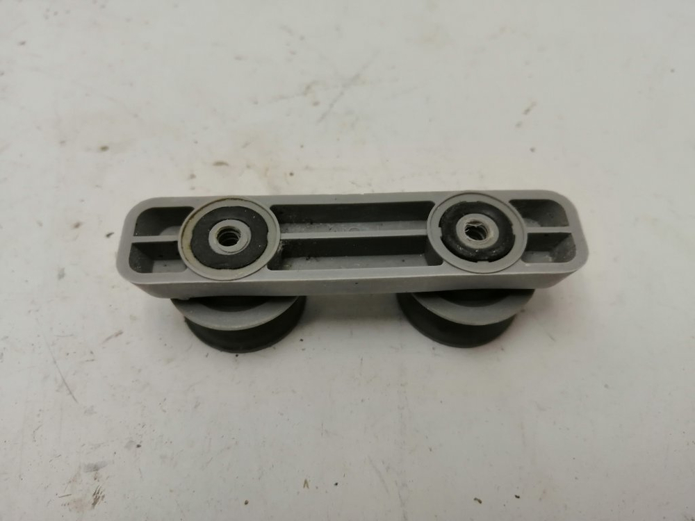 CDI9P50-40 ктп13 Ролик корзины для посудомоечной машины Candy CDI9P50-40 б/у