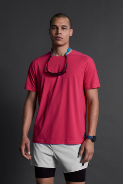 ZARA БАЗОВАЯ СПОРТИВНАЯ ФУТБОЛКА, НЕОНОВО-РОЗОВЫЙ