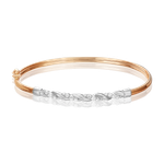 Браслет жесткий из комбинированного золота с фианитами