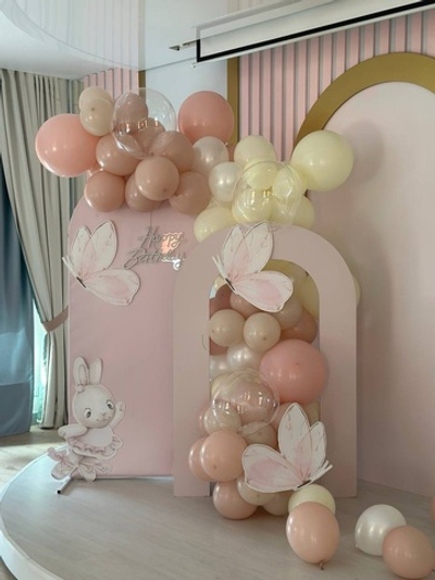 Фотозона с бабочками