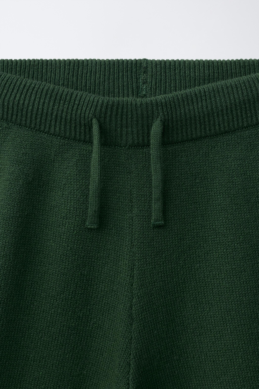 ZARA ТРИКОТАЖНЫЕ ШОРТЫ, ТЕМНО-ЗЕЛЕНЫЙ