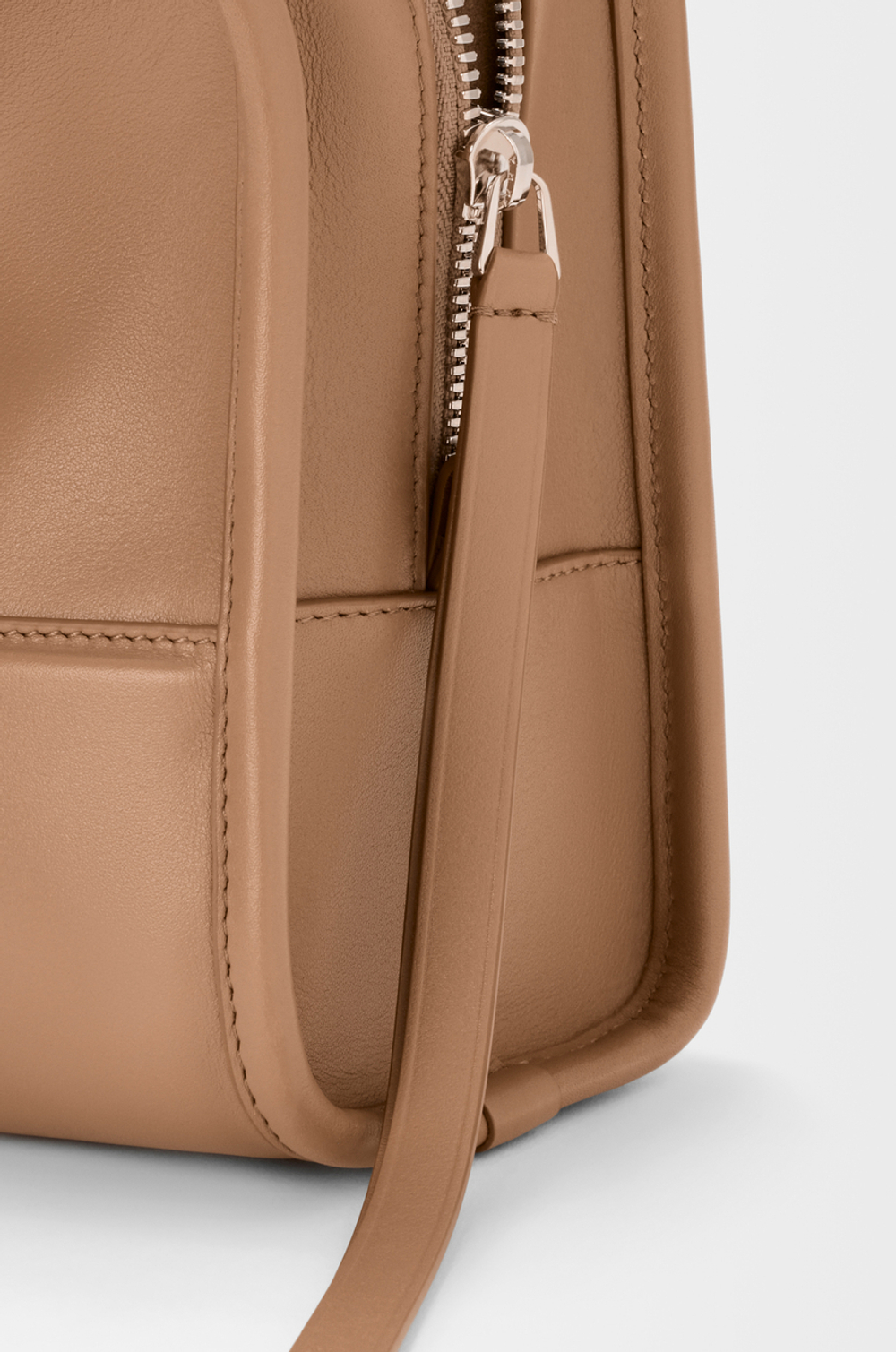 Loewe Маленькая сумка Amazona 180 из мягкой телячьей кожи, мокко