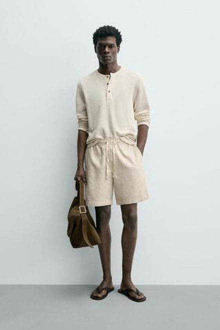 ZARA ШОРТЫ КЛАССИЧЕСКОГО КРОЯ ИЗ РЕЛЬЕФНОЙ ТКАНИ, СВЕТЛО-БЕЖЕВЫЙ